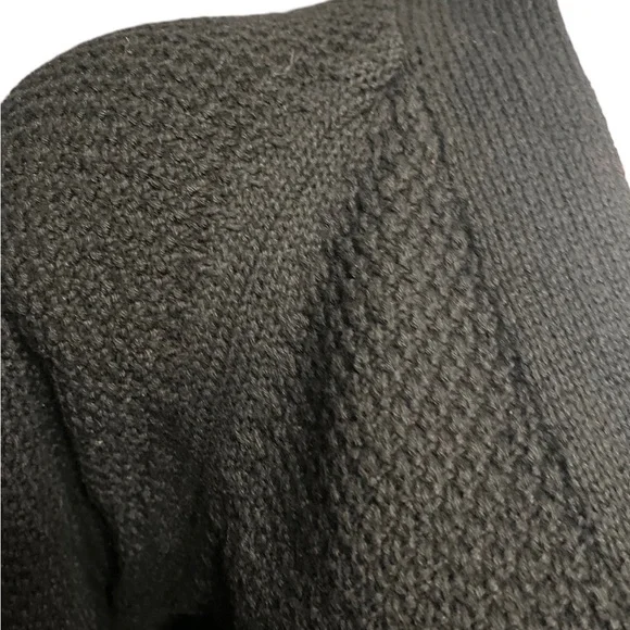 GAP Cable knit cardigan sweater. Size XS - Picture 2 of 8